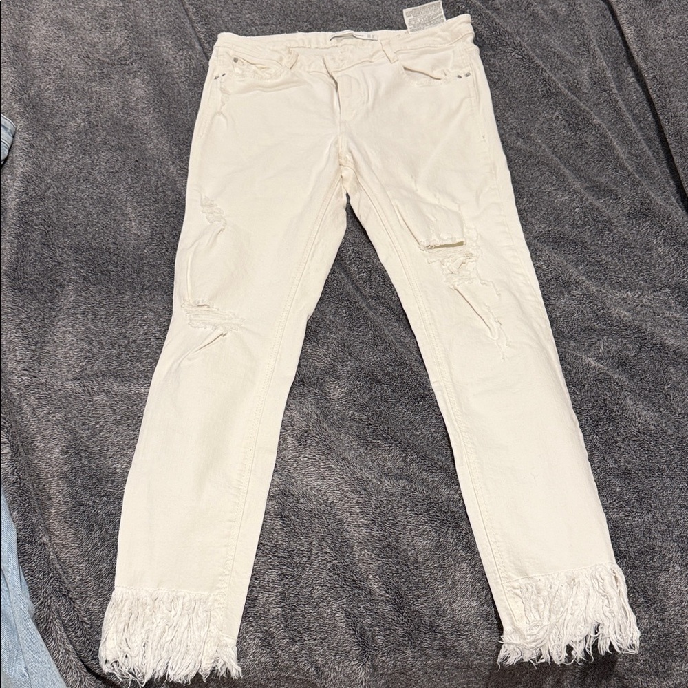 Zara Off-White Frayed Ankle Jeans